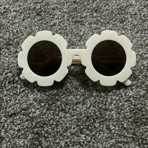 Kids Cream Gear-Shaped Sunglasses